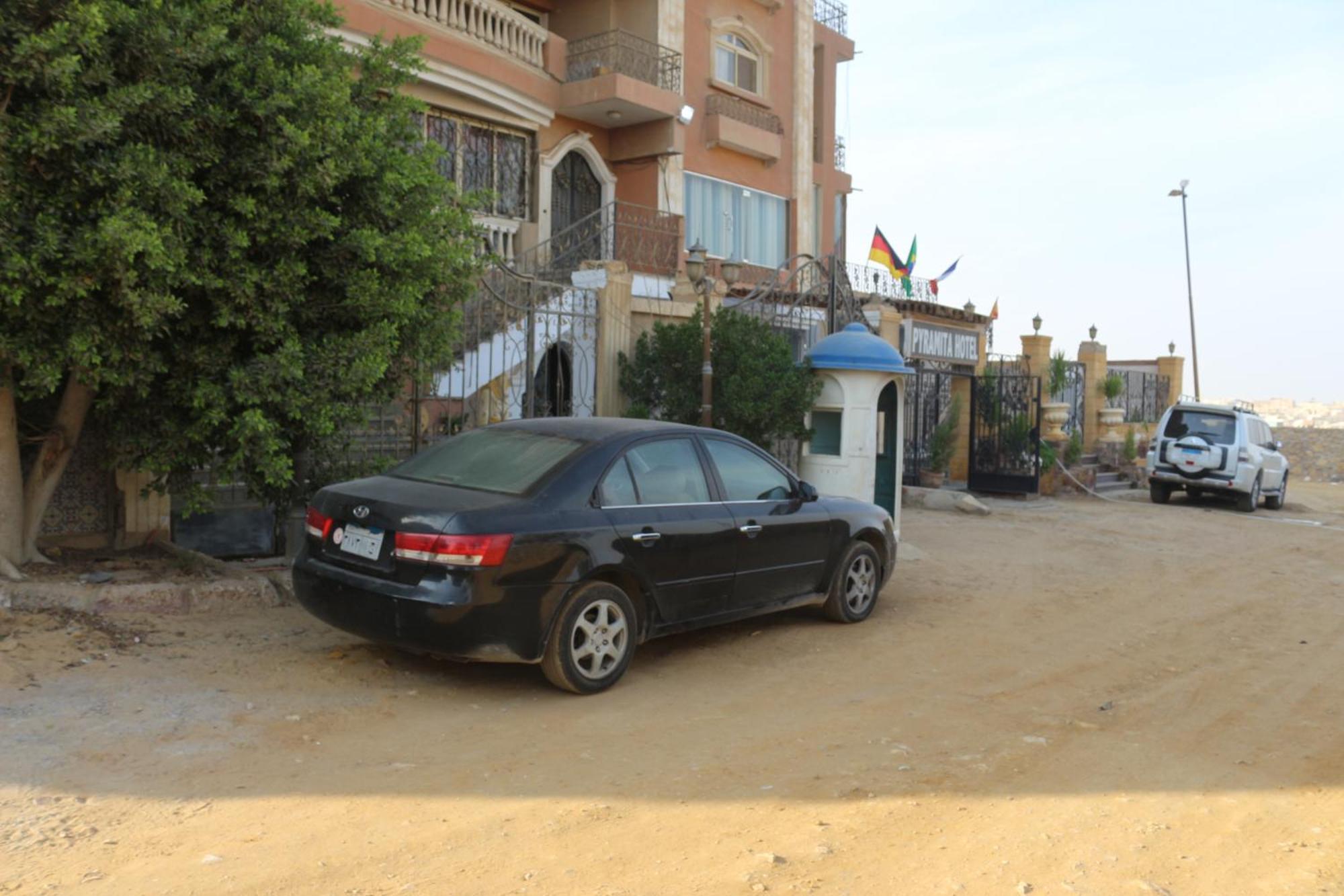 Pyramita Hotel Ghatati Extérieur photo