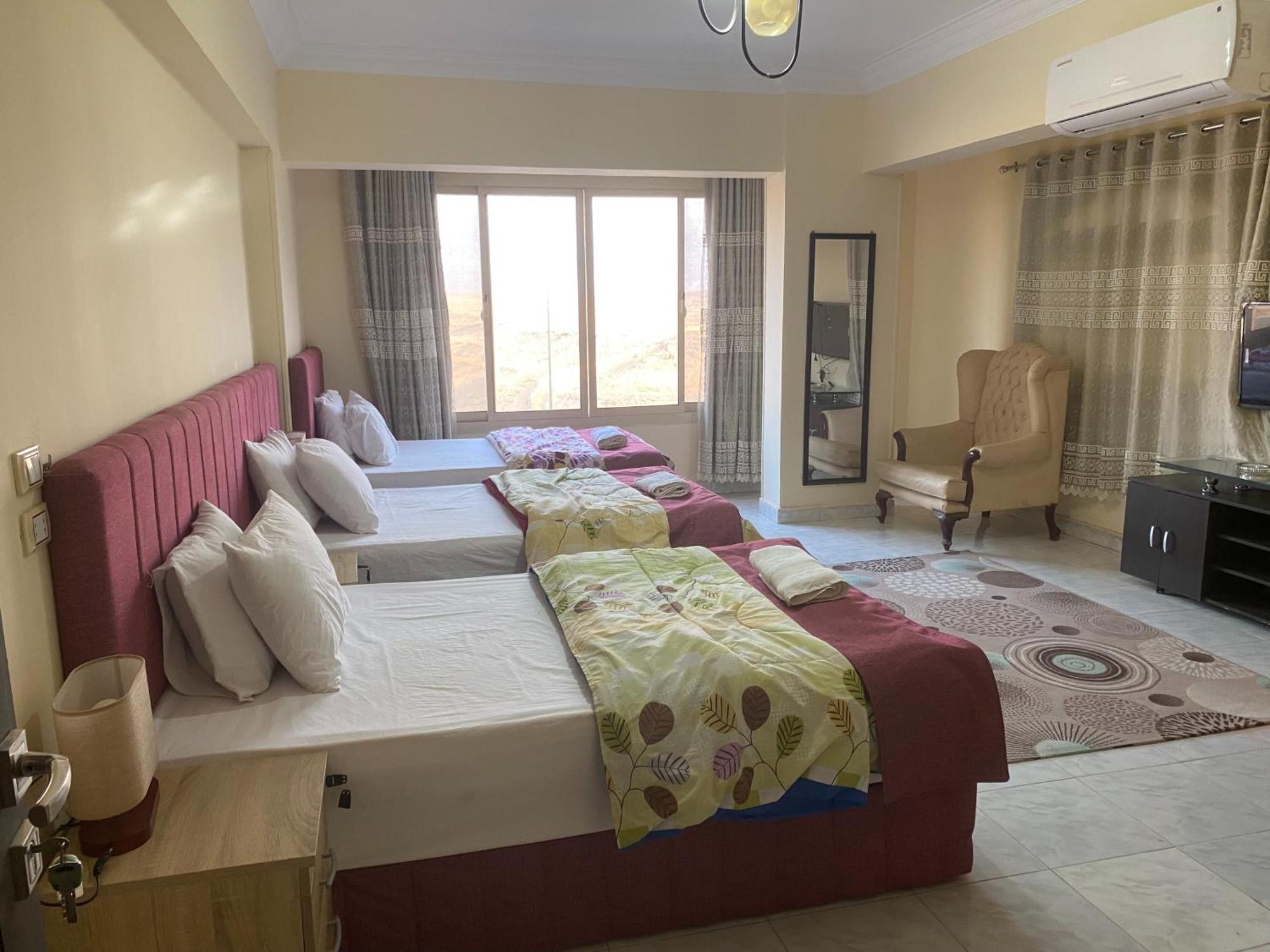 Pyramita Hotel Ghatati Extérieur photo