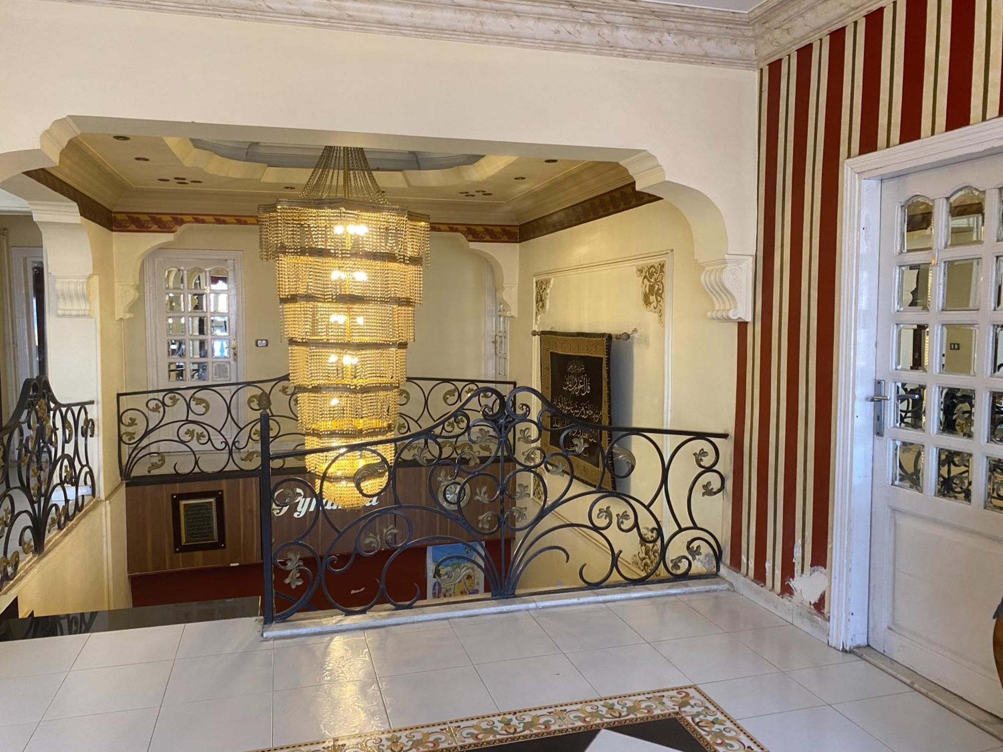 Pyramita Hotel Ghatati Extérieur photo